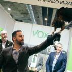 Y para sostener aves rapaces. ¿Es eso un águila?
