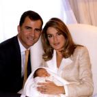 Foto de Navidad de los pr&iacute;ncipes de Asturias junto a la infanta Leonor en 2005.