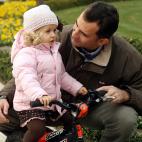 Leonor junto a su padre en diciembre de 2007.