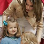 Letizia posa junto a su hija en la catedral de Palma en abril de 2009.
