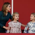 Letizia, Leonor y Sof&iacute;a en el desfile de las Fuerzas Armadas del 12 de octubre de 2014.