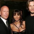 NEW YORK - APRIL 10: Actors Bruce Willis and Halle Berry and boyfriend Gabriel Aubry attend the 'Perfect Stranger' premiere after party at TAO, April 10, 2007 in New York City. (Photo by Evan Agostini/Getty Images)