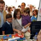 Con su mujer y sus hijos en la Feria del Libro