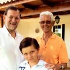 Con su padre y su hijo mayor