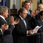 El presidente del Senado, Pío García-Escudero, recibe el aplauso del presidente del Gobierno, Mariano Rajoy, y el del Congreso, Jesús Posada, tras su discurso en el acto central del Día de la Constitución,