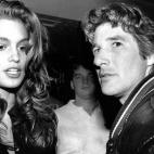 Aquí Richard Gere, Cindy Crawford y un tipo que nadie sabe quién es y que quedó aquí, tan mono, para siempre. (1988)