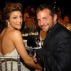 Bradley Cooper y la esposa que jamás supiste que había tenido, Jennifer Esposito. (2006)