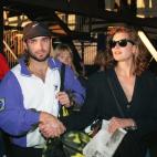 Una poderosa pareja de los noventa: Brooke Shields y Andre Agassi. Aquí estrechándose las manos, ese clásico gesto que tiene entre sí la gente que se quiere (1994).