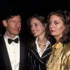 Julia Roberts y su primer marido, Lyle Lovett, posan con una claramente aburridísima Susan Sarandon. (1993)