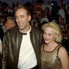 Aquí Patricia Arquette impresionante en una camiseta cual malla medieval y su ex Nicolas Cage con la chaqueta más Nicolas Cage que pudo encontrar. (1997)