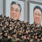 Miles de ciudadanos y militares se concentraron en la principal plaza de la capital para aplaudir los discursos de altas autoridades del Partido de los Trabajadores, el Estado y el Ejército, y loar a sus líderes, en un país caracterizado por ...