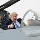 Efectivamente, dentro de un caza de las fuerzas aéreas británicas (RAF)