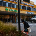 5deff8e8240000250a5a2e35