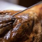 Este jam&oacute;n fue rechazado por El Corte Ingl&eacute;s porque presentaba un agujero en la capa exterior por un error al colgarlo.