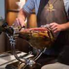 El corte del jam&oacute;n ha de ser perfecto para poder apreciarlo en toda su plenitud.