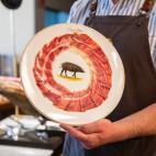 El jam&oacute;n est&aacute; servido.