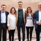 Sonriamos como si nos cay&eacute;ramos bien.