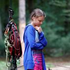 Preparada para una caminata en el bosque Hambach, Alemania
