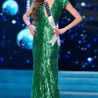 El verde y las lentejuelas van muy bien con las celebraciones decembrinas, y si le sumas un escote profundo, tienes un diseño impactante y muy elegante.