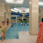 11 abril 2012 Corea del Norte ha celebrado el 100º aniversario del nacimiento del líder Kim-Il-sung. En la imagen, escena de una pisicina con trajes tradicionales coreanos.