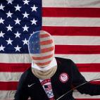 13 mayo 2012 El esgrimista Alexander Massialas posa para los Juegos Olímpicos de 2012.