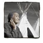 Stirring The Fire Lucille Windy-Boy, de 71 años es Rocky Boy, Montana. Una líder dentro de la reserva india. Su esposo un líder espiritual en la comunidad. Cuando Borges, el artista creador de la muestra la conoció, estaba rodeada de 42 niet...