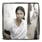 Stirring The Fire Procedente de Bangladesh. A los 13 años fue vendida como trabajadora sexual. Ha creado una organización en defensa de todas aquellas niñas y adolescentes que son tratadas como objetos sexuales.