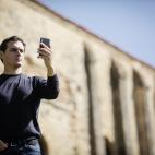 Rivera posa para hacerse un selfie. &iexcl;Ponte guapo, Albert!