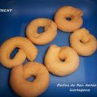 Llevan tres huevos, aceite de oliva, anís seco, azúcar, harina y levadura. Consulta aquí la receta completa.