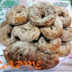 Se preparan con harina, leche, aceite de girasol, azúcar, huevos, ralladura de limón, levadura, canela, azúcar y aceite para freír. Consulta aquí la receta completa.