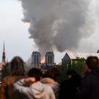 Tristeza y silencio entre los testigos del fuego