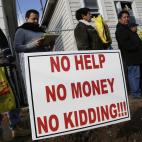 Inmigrantes hablan durante una conferencia de prensa en Staten Island, Nueva York, el martes 18 de diciembre de 2012, para dar a conocer un informe que denuncia su situación de vulnerabilidad tras el paso del huracán Sandy. (Foto AP/Seth Wenig)