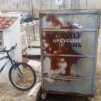 Son los contenedores del puerto de Villajoyosa, en Alicante. Es la meta de esta particular travesía del reciclaje. Aquí se depositará la 'carga'.