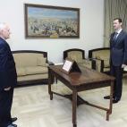 En realidad, quienes pasan un mal año son los sirios, aunque su presidente tiene encima de la mesa más de 44.000 víctimas mortales, 500.000 refugiados en el exterior y cerca de cuatro millones de personas en situación precaria, según datos ...