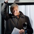 El fundador de Wikileaks, acusado de abuso sexual en Suecia, logró en junio que Ecuador le concediese asilo político en su embajada en Londres. Desde entonces, ha permanecido allí encerrado con consecuencias para su estado de salud y allí se...