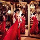 "Tradicionalemnte se ha pensado que el reflejo de uno mismo en el espejo es la representación de su alma, o estado espiritual. Romper el espejo, y por lo tanto el reflejo de la persona, traerá daño a su alma y dificultades espirituales".