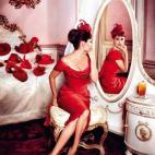 "Se creía que los espíritus malignos vivían en el pelo y que al colocar el sombrero sobre la cama, se transferían los malos espíritus del cabello al sombrero y del sombrero a la cama, permitiendo así que los espíritus malignos te alcanzar...