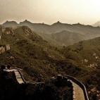 Más de 2.000 años tardó en construirse la Gran Muralla, en la que murieron diez millones de trabajadores levantando más de 20.000 kilómetros de muralla. Los datos ponen los pelos de punta, pero estar ahí mucho más y, por supuesto, hay que...