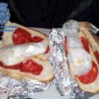 La Policía Nacional detuvo el 14 de enero de 2014 a tres personas cuando transportaban cocaína oculta en bocadillos de chorizo. Los arrestados pretendían trasladar el estupefaciente por carretera hasta Francia en el interior de una nevera por...