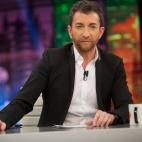 El presentador siempre bromea con su estatura, especialmente cuando recibe en El Hormiguero a alg&uacute;n invitado alto. Pablo Motos mide 1,64 m.