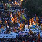 Catalan pro-independence demonstrators attend a protest to call for the release of jailed separatist leaders in Barcelona, Spain, October 26, 2019. REUTERS/Albert Gea