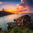 Hasta el mism&iacute;simo H&eacute;rcules se rindi&oacute; a los encantos de estas tierras. Cuenta la leyenda que la torre de nombre hom&oacute;nimo fue el lugar donde el h&eacute;roe enterr&oacute; la cabeza del gigante Geri&oacute;n despu&eacu...