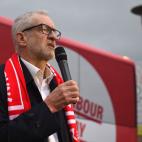 Bufanda laborista futbolera en un acto de campaña en Nelson