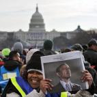 5c8acffd240000f7054c806f