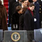 5c8acffe240000f7054c8073