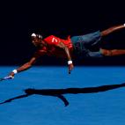 Enero de 2016. El tenista franc&eacute;s Gael Monfils trata de llegar a una bola durante el Open de Australia.