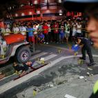 Octubre de 2016. El cad&aacute;ver de un hombre yace en el suelo mientras varios curiosos observan la escena, acordonada por la Polic&iacute;a de Manila (Filipinas). Junto al cuerpo se encontr&oacute; una nota en la que se pod&iacute;a leer: "So...