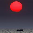 Agosto de 2015. Un grupo de refugiados sirios cruza el Egeo de camino a Grecia.