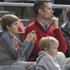 Iñaki Urdangarín disfruta del partido de cuartos de final del Campeonato del Mundo de balonmano, en el Palau Sant Jordi de Barcelona, junto a sus hijos