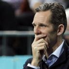 5c8ad8d5240000f404a3cba7